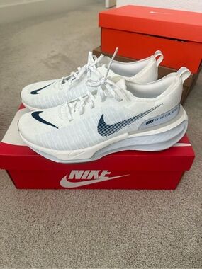 Nike White Running Shoes with Navy Swoosh